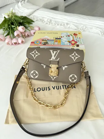 Louis Vuitton Pochette Metis East West Beige