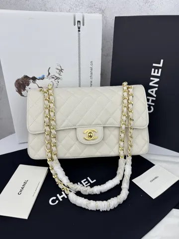 Chanel Milk Gold Texture