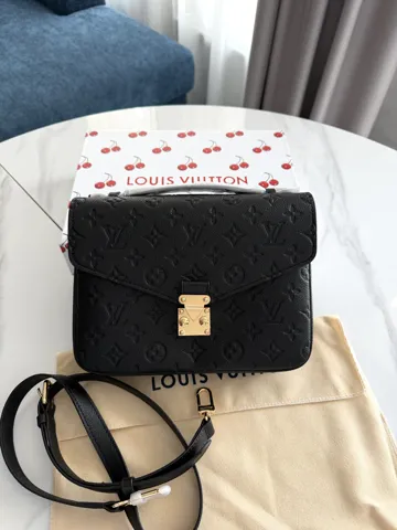 Louis Vuitton Pochette Metis Black