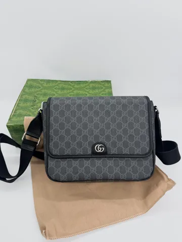 Gucci Messenger Bag GG Supreme