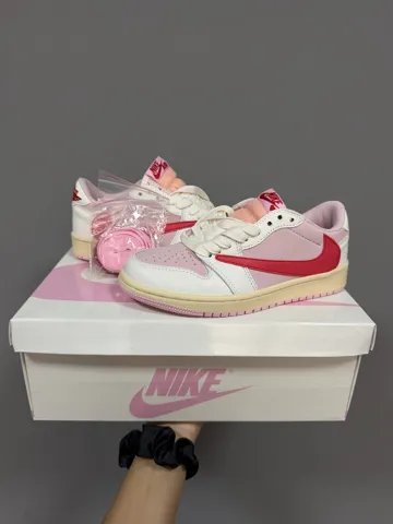 AIR JORDAN 1 x TRAVIS SCOTT | PINK / RED / SAIL (2)