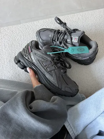 NEW BALANCE 1906R | GRAPHITE METALLIC / PRIMALOFT