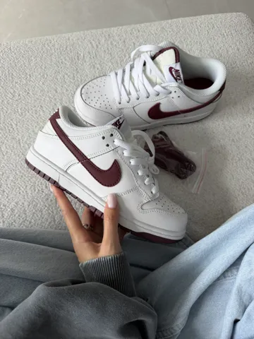 NIKE SB DUNK | “WHITE / BURGUNDY”
