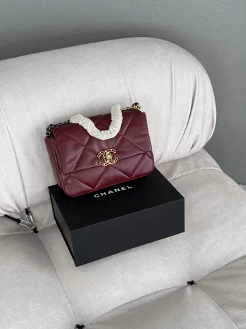Chanel 19 burgundy