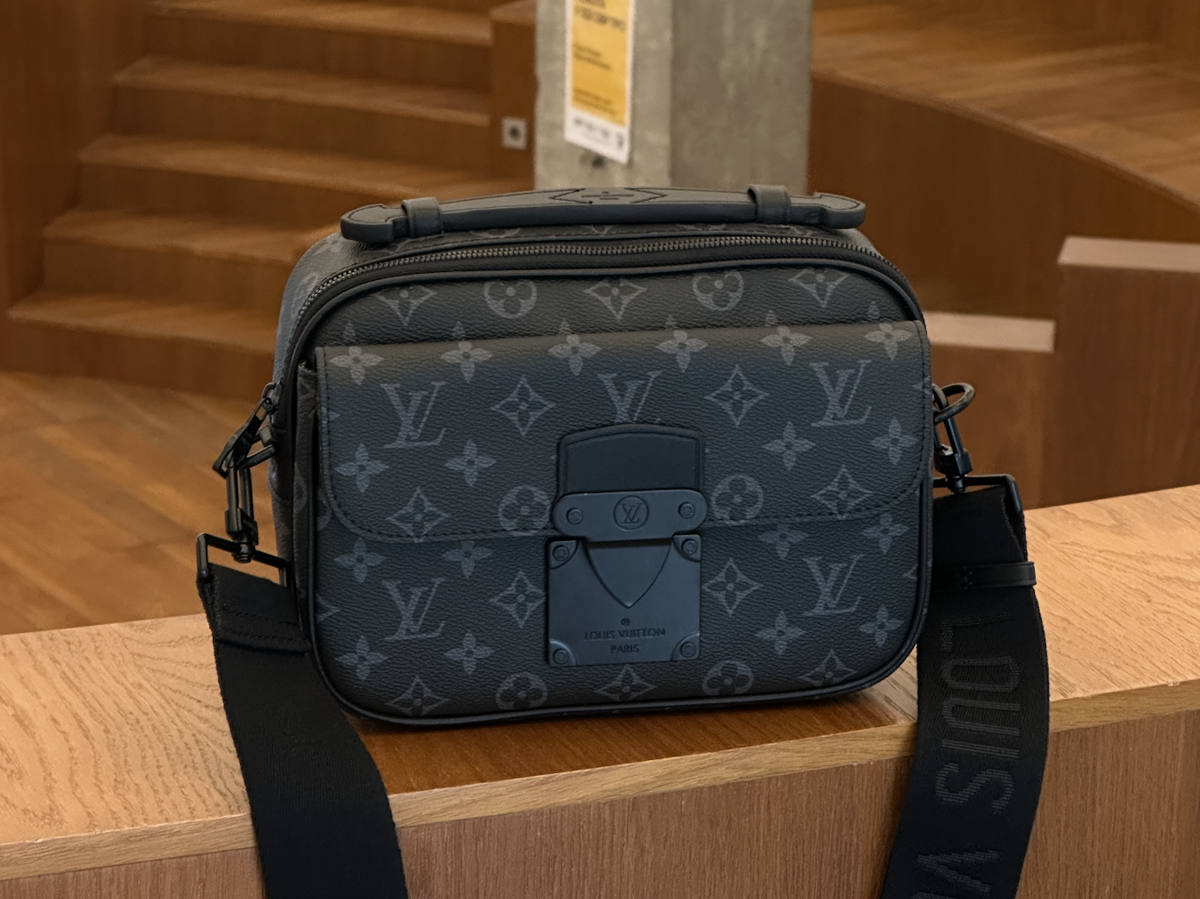 Сіра сумка-месенджер Louis Vuitton S Lock Damier Graphite