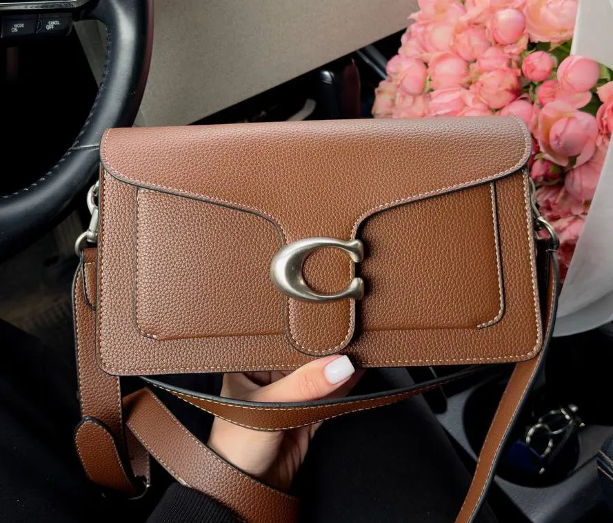 Сумка Coach Tabby 26 Brown/Silver: кому підійде та як носити